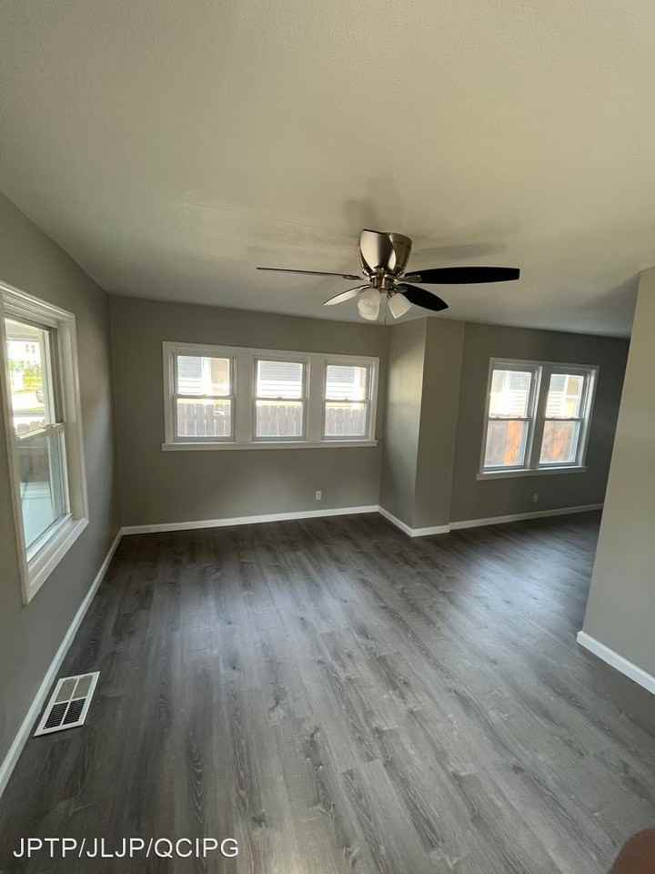 1630 25th Ave - Photo 2 of 8