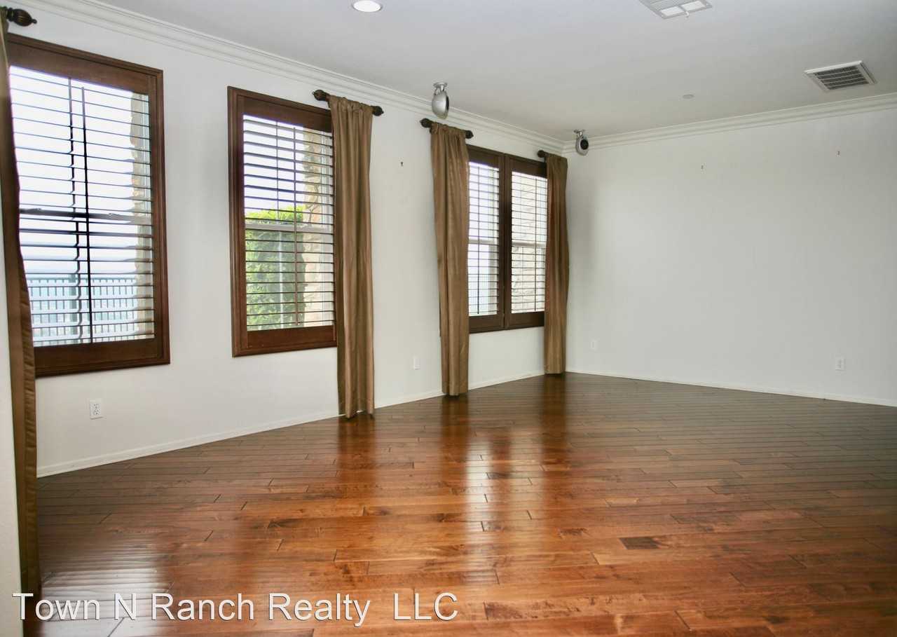 1105 Calabria St - Photo 3 of 21