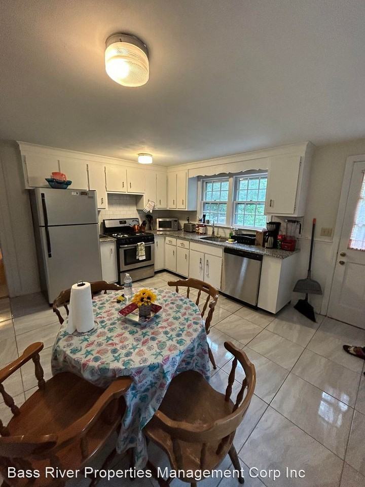 83 Michaels Ave - Photo 3 of 9