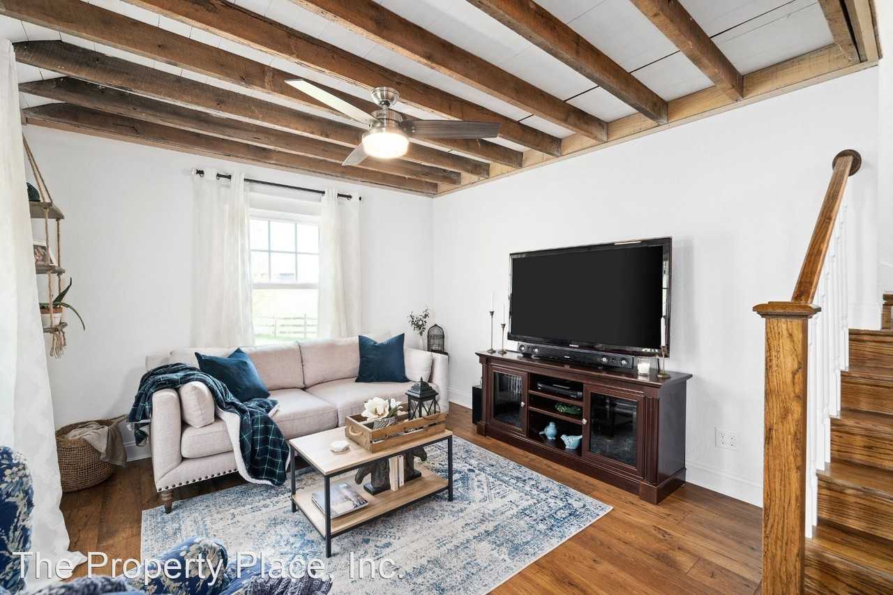 2135 Gamble Hollow Rd - Photo 3 of 12