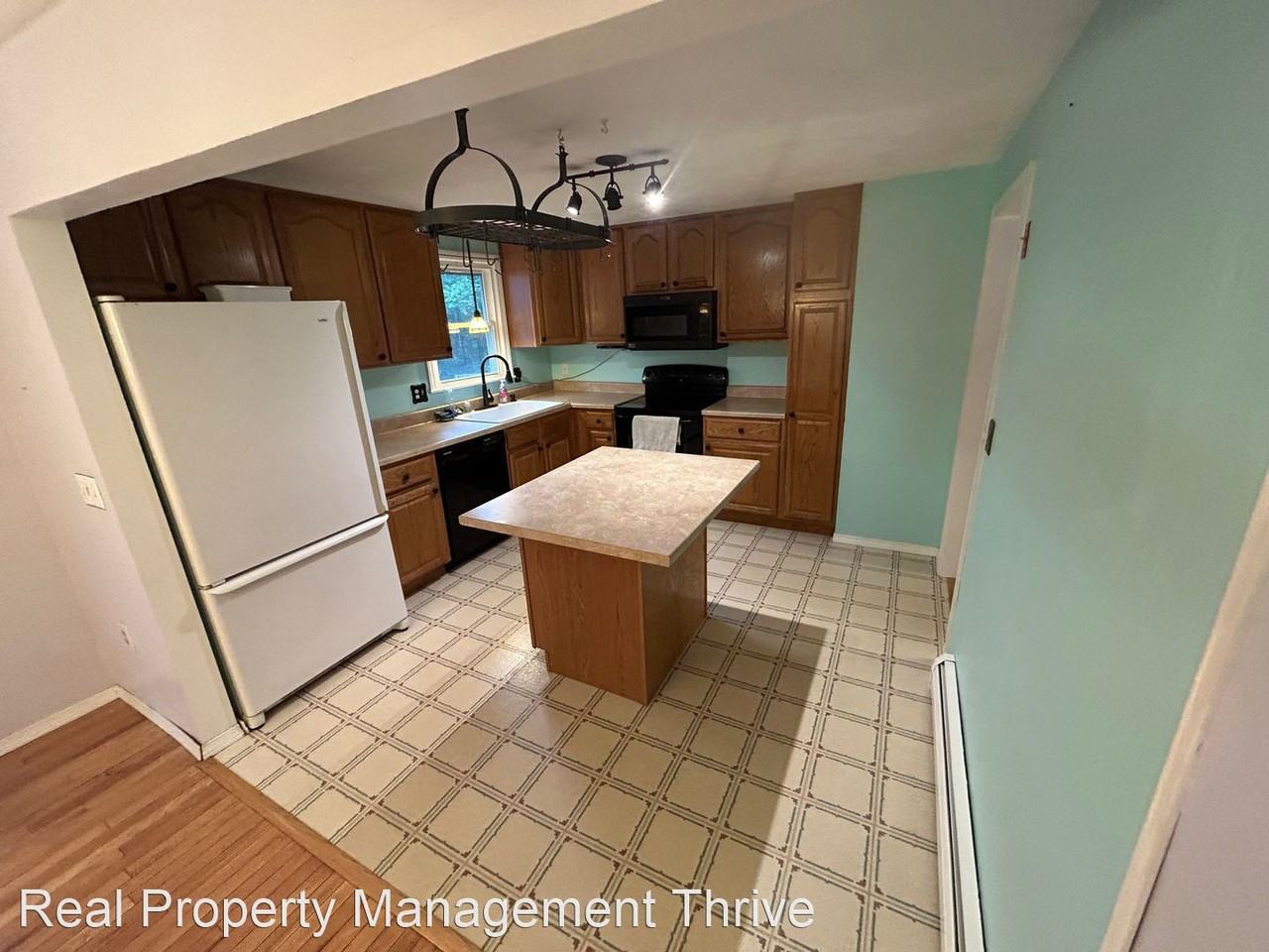 439 Pendleton Ln - Photo 3 of 17