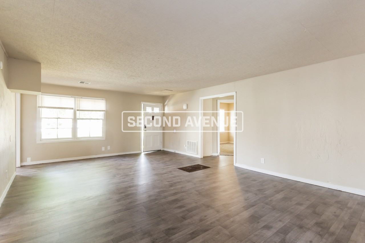 4628 Se 27th St - Photo 2 of 12