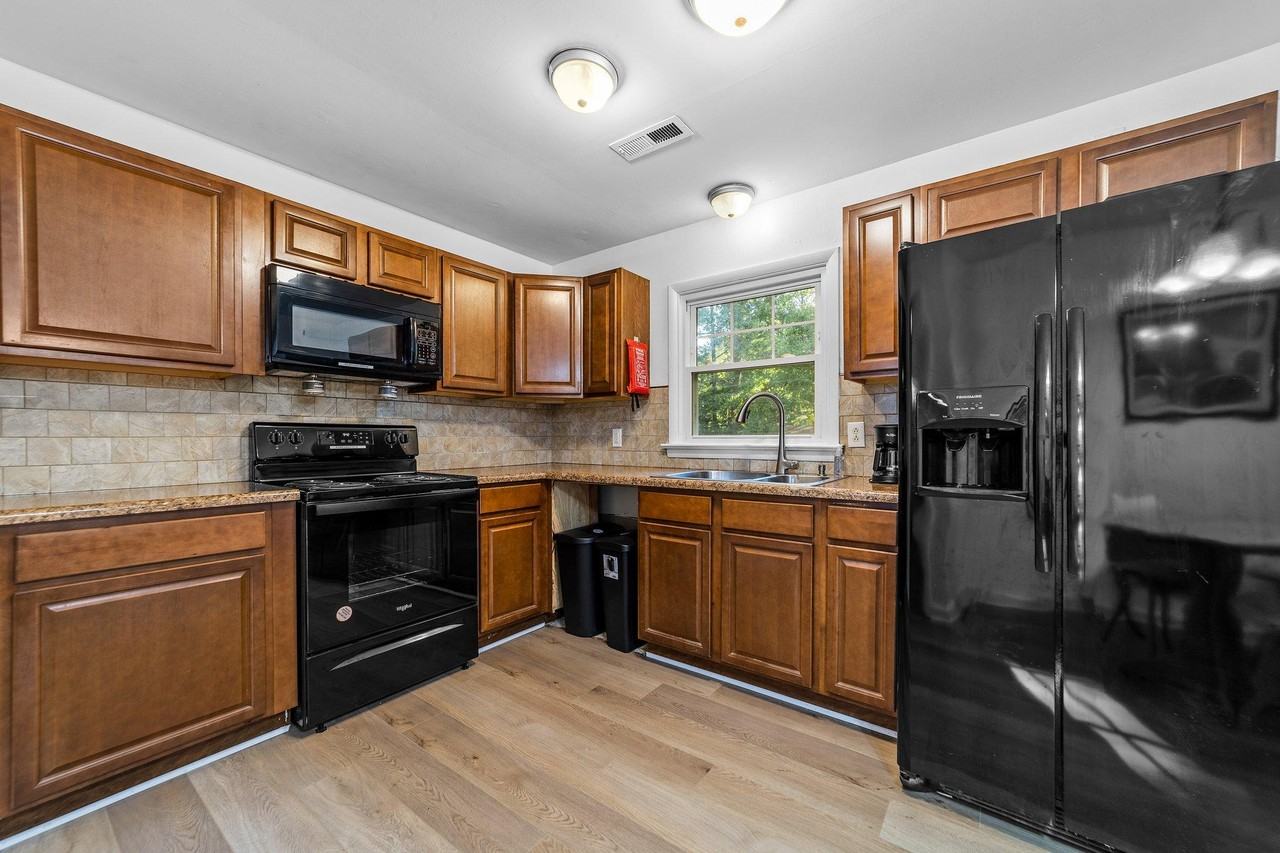 Cleveland Street - Photo 4 of 9