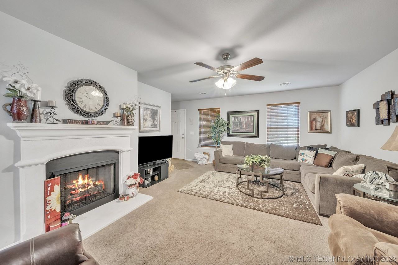 14905 S Pin Oak St - Photo 3 of 14