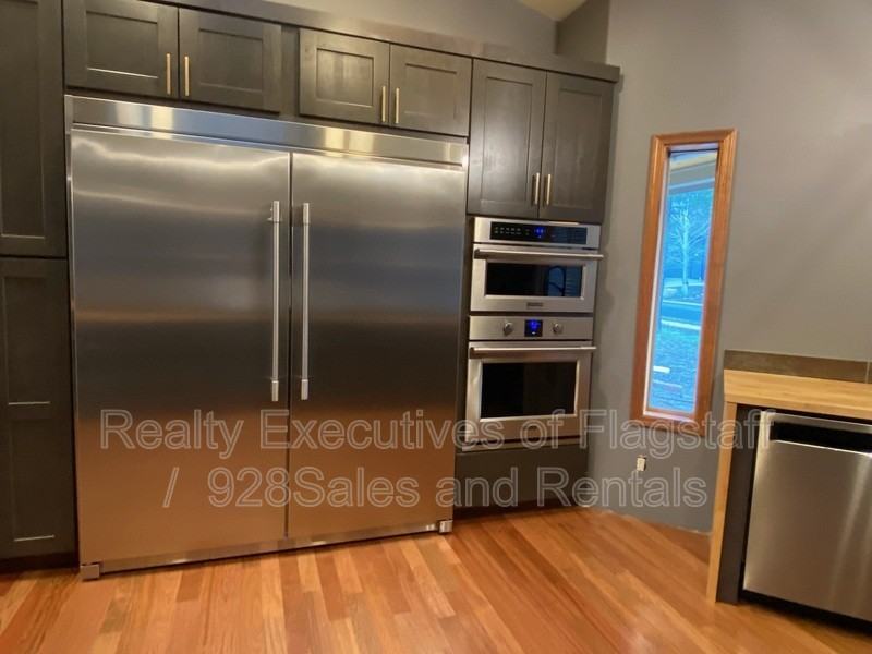 2592 W Lynette Dr - Photo 2 of 15