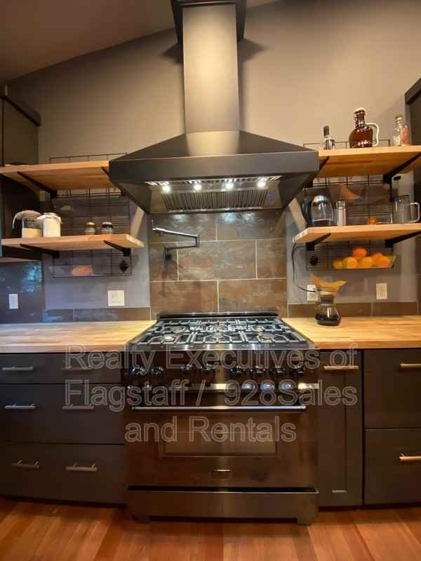 2592 W Lynette Dr - Photo 3 of 15