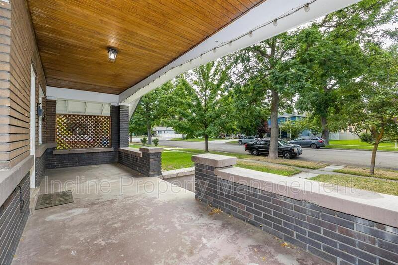 457 E St - Photo 2 of 23