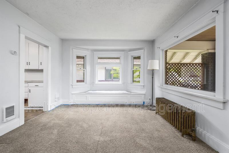 457 E St - Photo 4 of 23