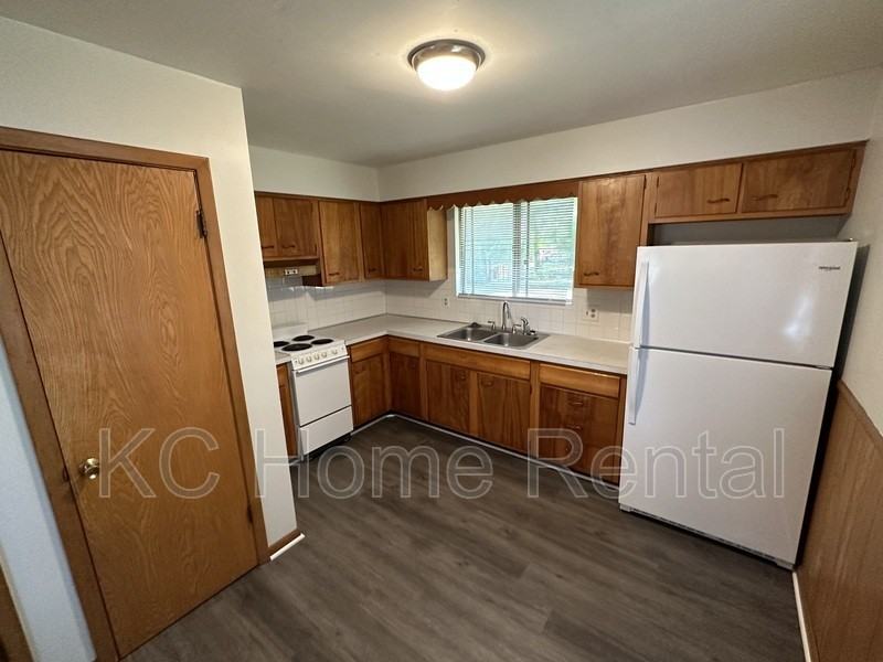 1317 N Osage St - Photo 2 of 17