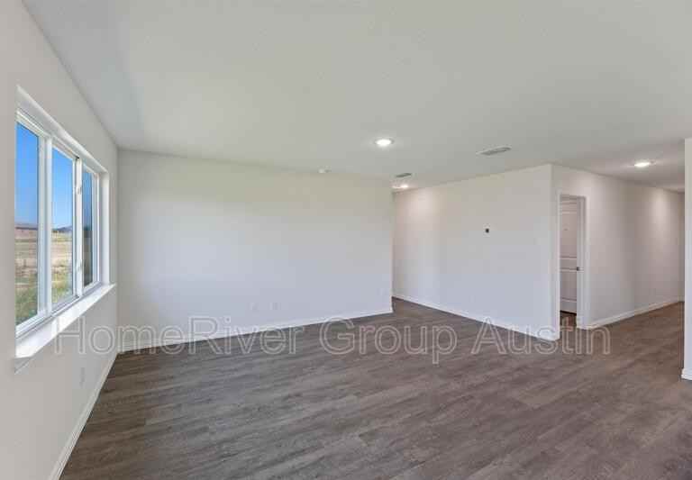 1003 E Calhoun Ave - Photo 3 of 26