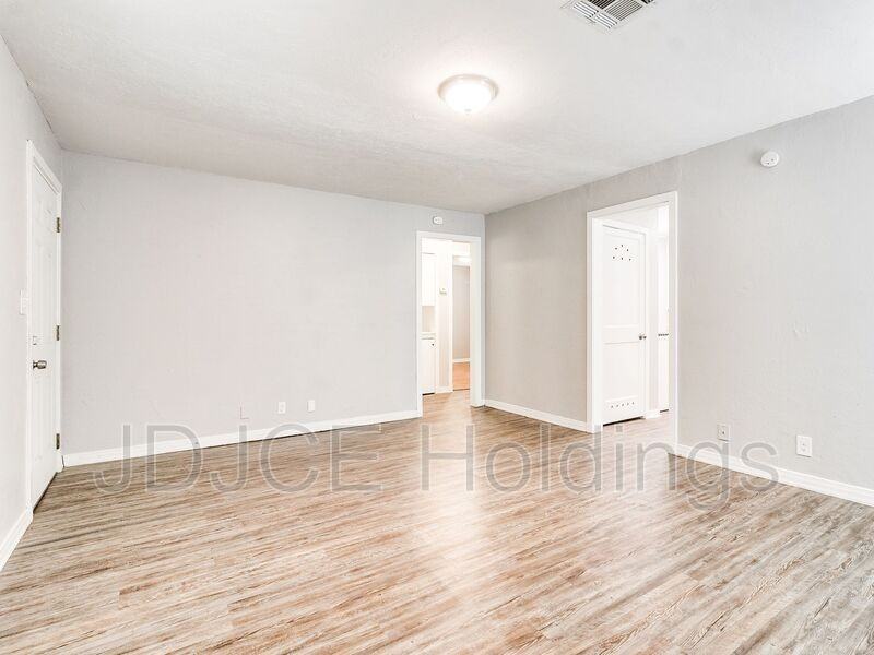 536 E Northrup Dr - Photo 3 of 17