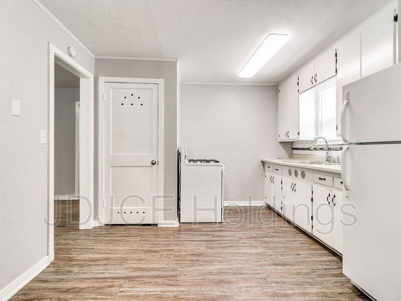 536 E Northrup Dr - Photo 5 of 17