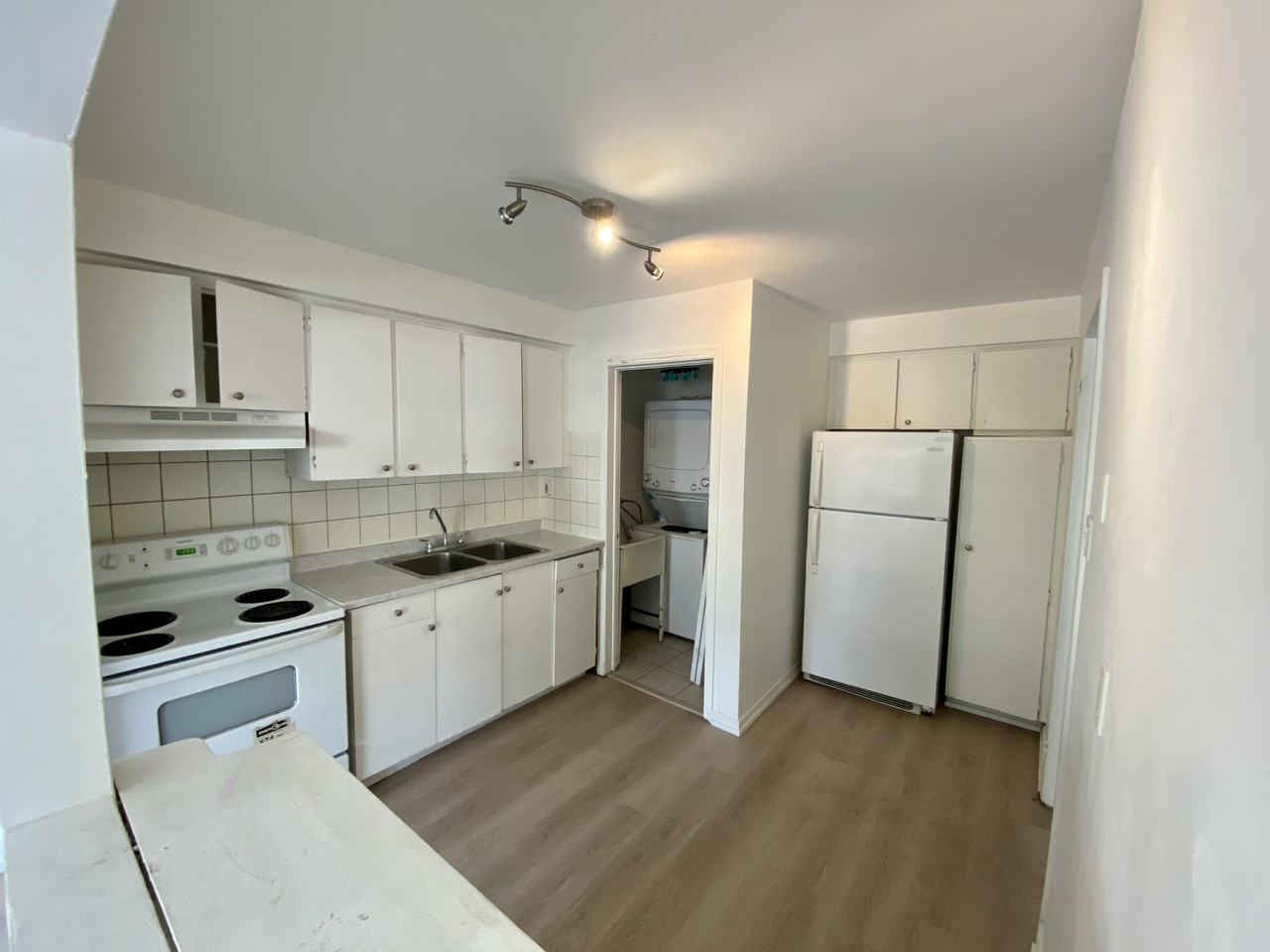 961 Eglinton Ave W - Photo 2 of 7