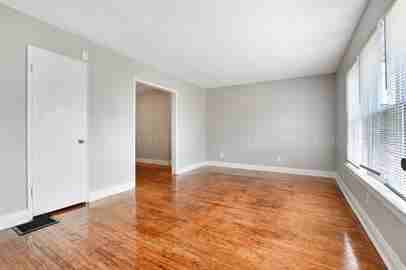 44th Street Apartments - Photo 3 of 31