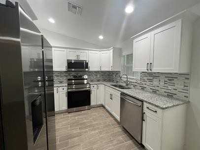 404 Southeast 6th Avenue - Photo 2 of 8