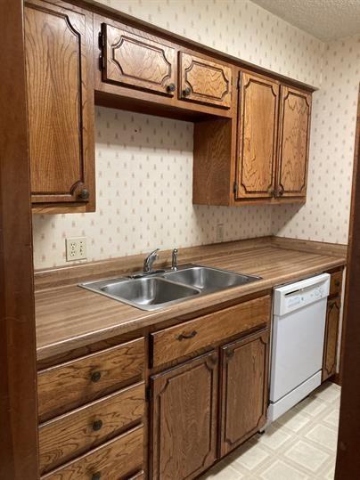 420 Holly St - Photo 3 of 10