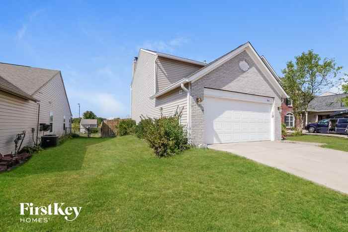 961 Nicole Way - Photo 2 of 16