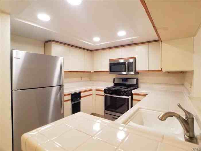 14510 Amar Rd - Photo 2 of 21