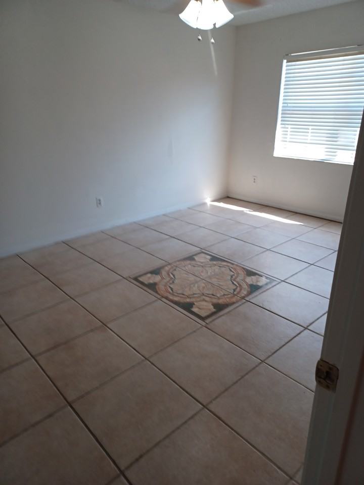 6399 Bonnie Bay Cir N - Photo 3 of 7