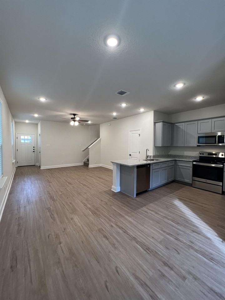 7610 Gramercy Way #101 - Photo 7 of 35