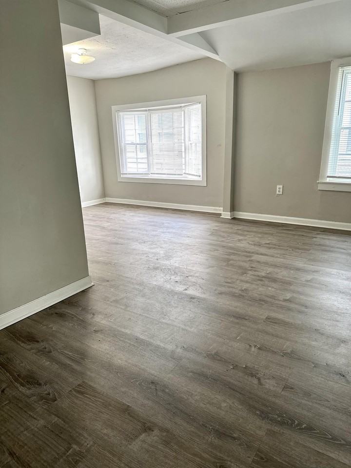224 W Government Ave #1 - Photo 3 of 22
