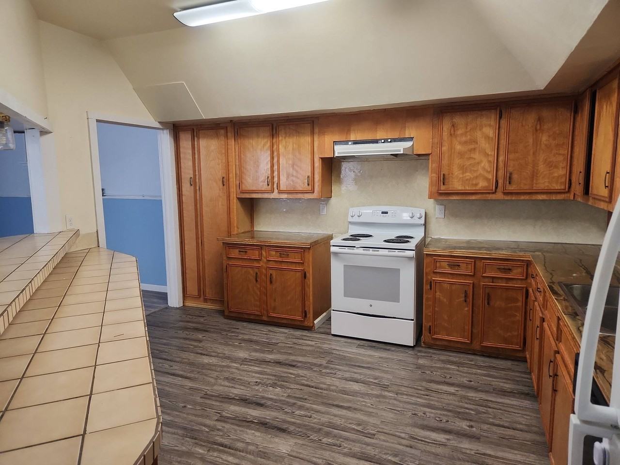 323 W 2nd St #2 - Photo 2 of 9