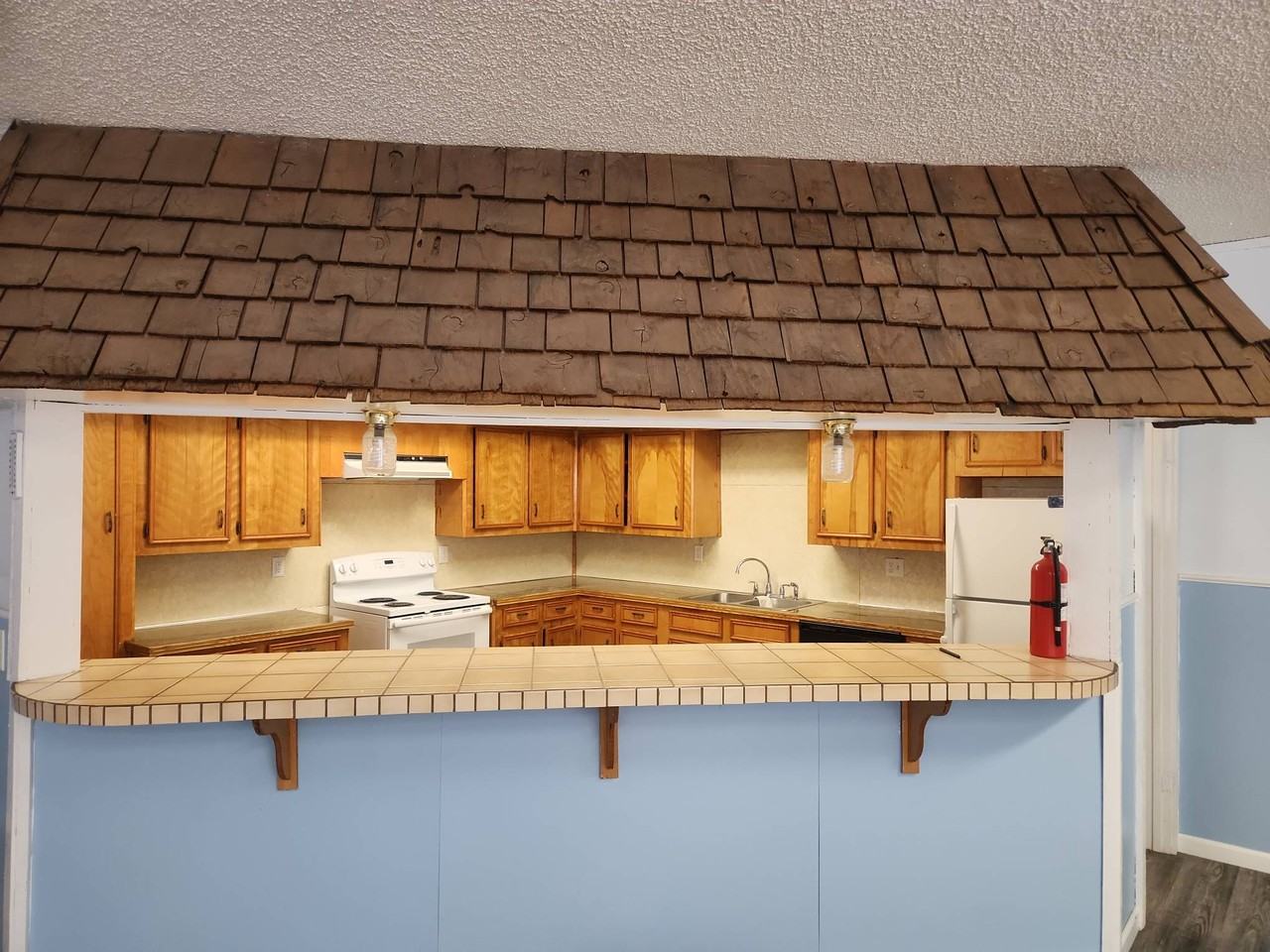 323 W 2nd St #2 - Photo 3 of 9