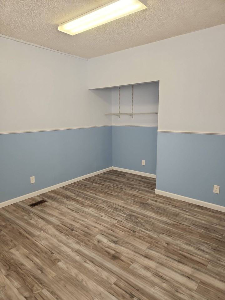 323 W 2nd St #2 - Photo 4 of 9