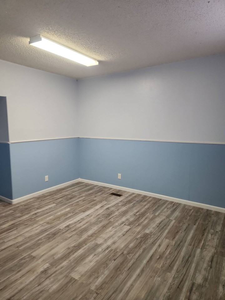 323 W 2nd St #2 - Photo 5 of 9