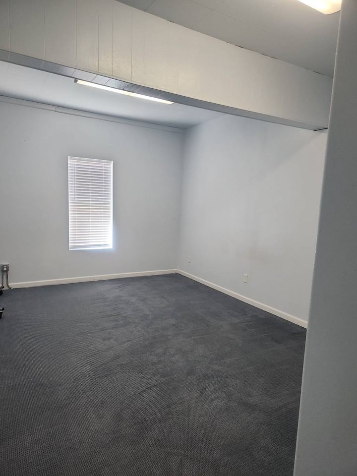 323 W 2nd St #2 - Photo 6 of 9