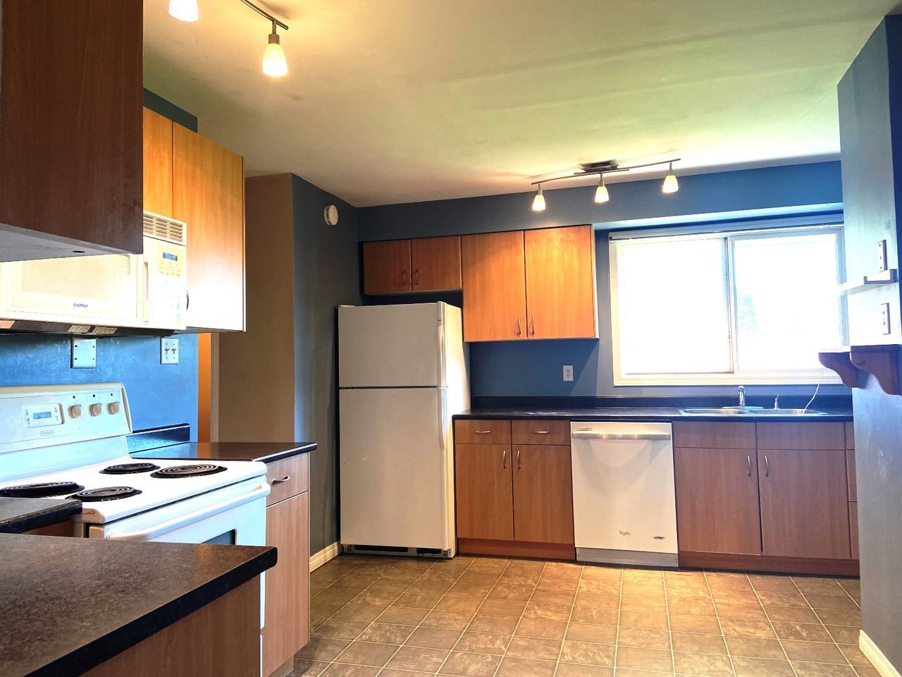 145B Royal Rd Nw - Photo 3 of 16