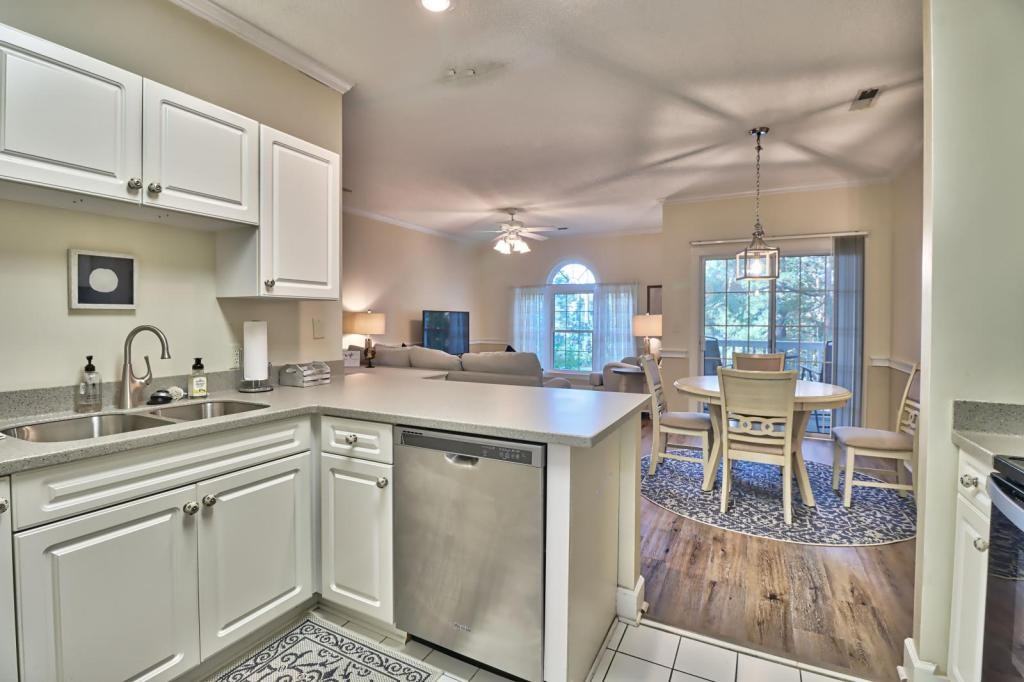 698 Riverwalk Dr - Photo 3 of 20