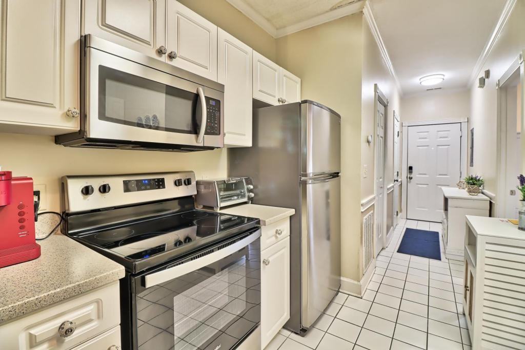 698 Riverwalk Dr - Photo 4 of 20