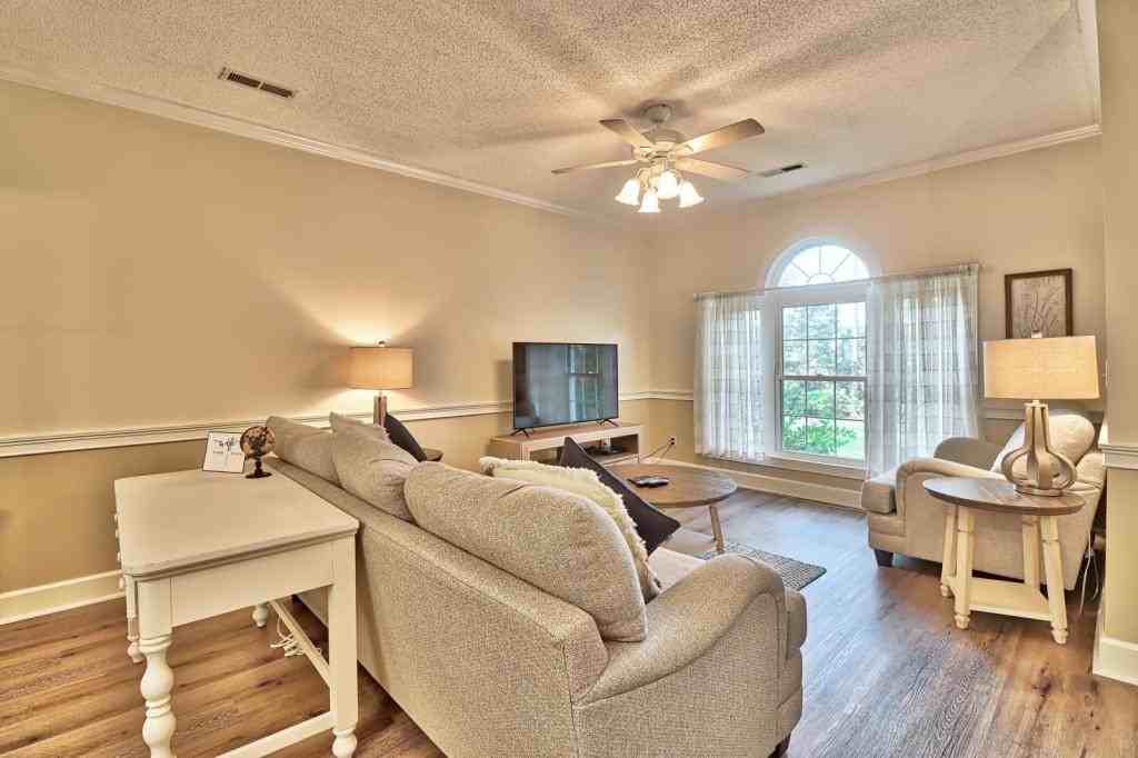 698 Riverwalk Dr - Photo 6 of 20