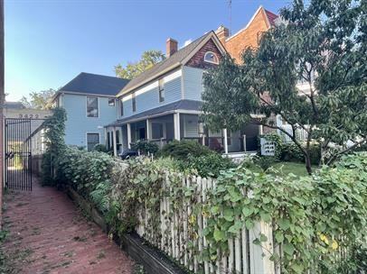 3422 Brown St Nw #101 - Photo 2 of 20