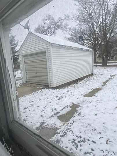 211 E 9th St - Photo 2 of 10