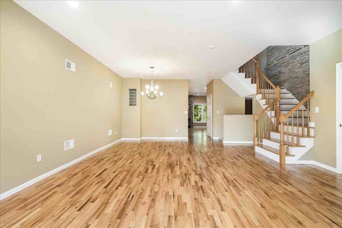 58 Alexander Ct - Photo 3 of 36