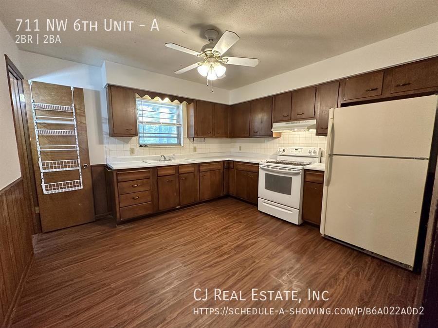 711 Northwest 6th Street #A - Photo 3 of 9