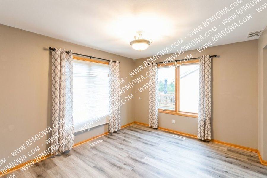 1326 Nebraska Ave - Photo 3 of 15