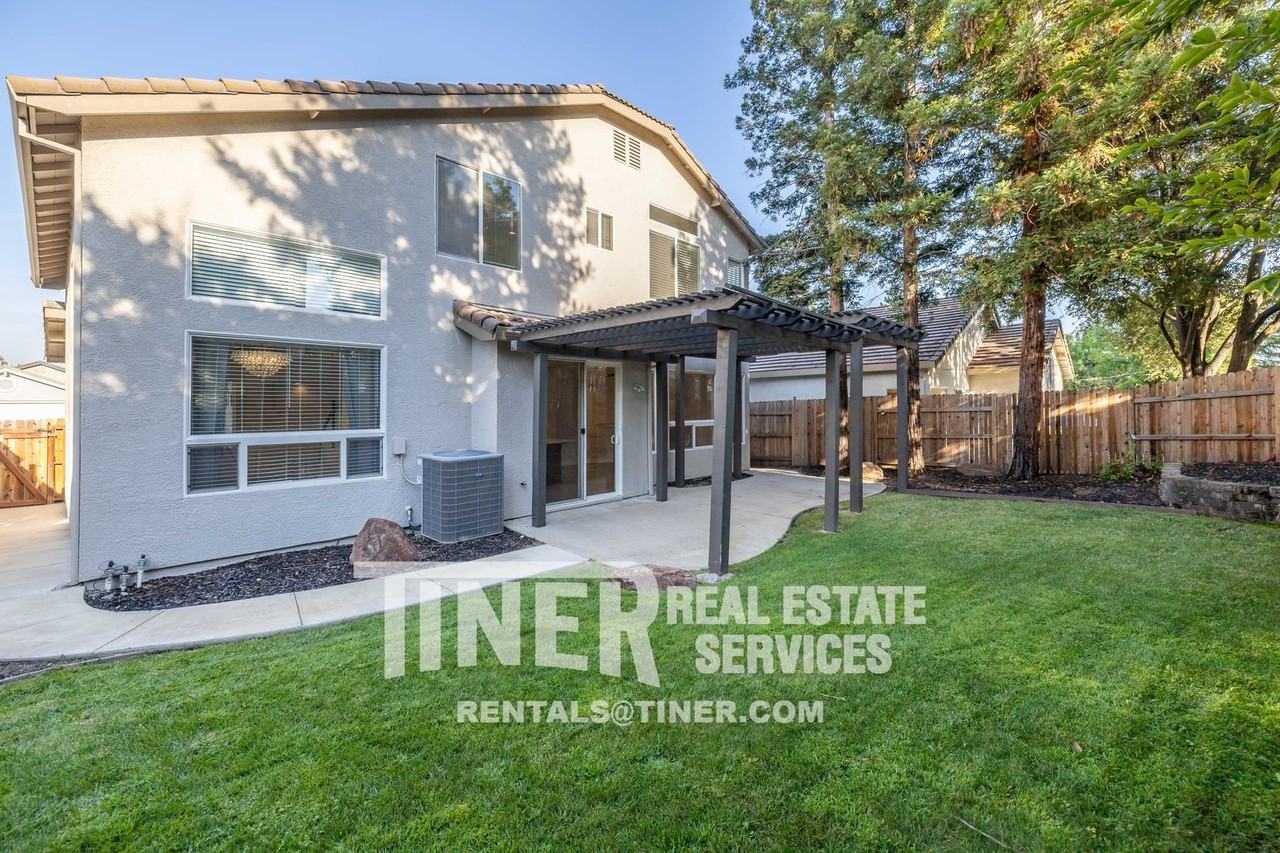 3205 Corniche Ln - Photo 4 of 48