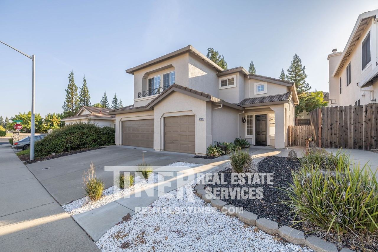 3205 Corniche Ln - Photo 6 of 48