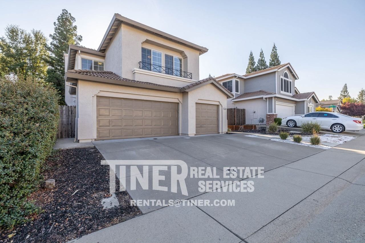 3205 Corniche Ln - Photo 7 of 48