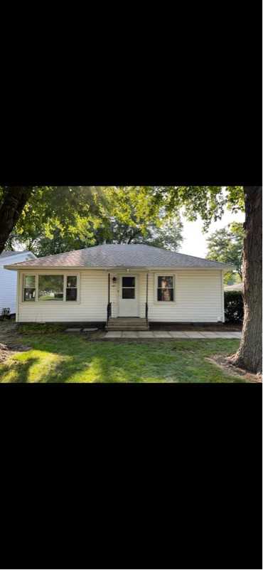 126 N School St - Photo 2 of 11