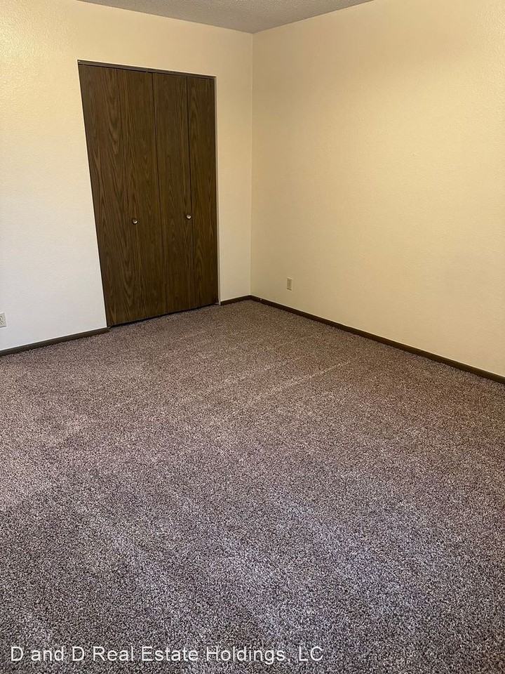 4401 Vasey Ave - Photo 3 of 5