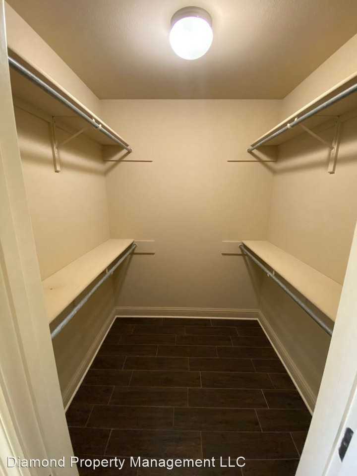 1952 Honeytree Trl - Photo 2 of 12