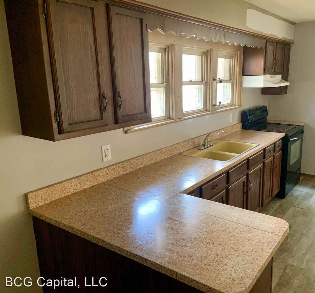 220 W Cherry - Photo 2 of 8