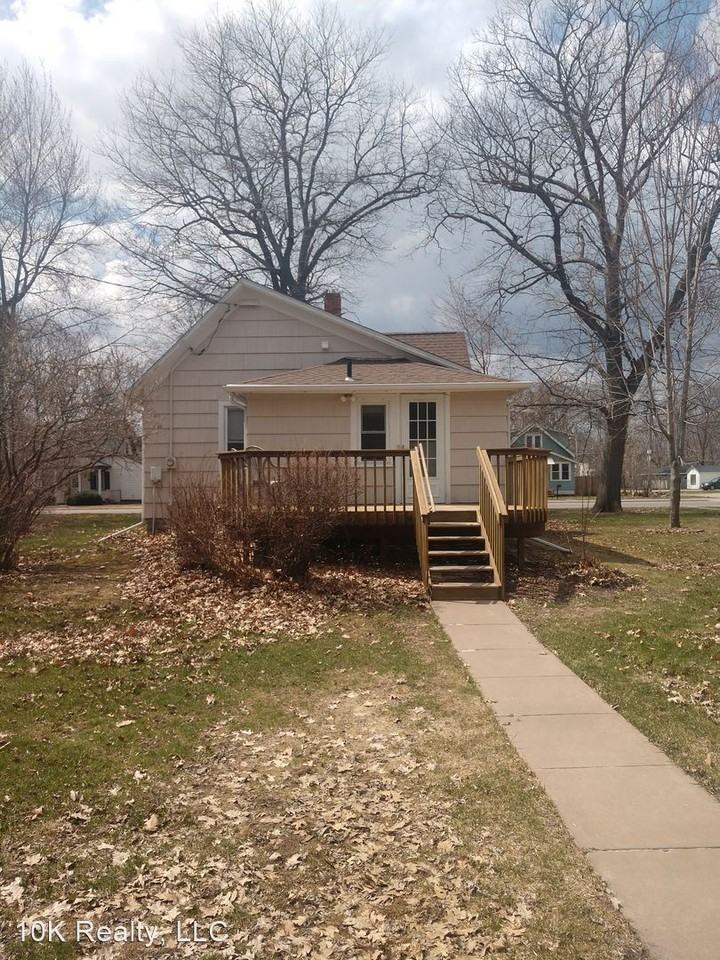 415 Central Ave N - Photo 2 of 14