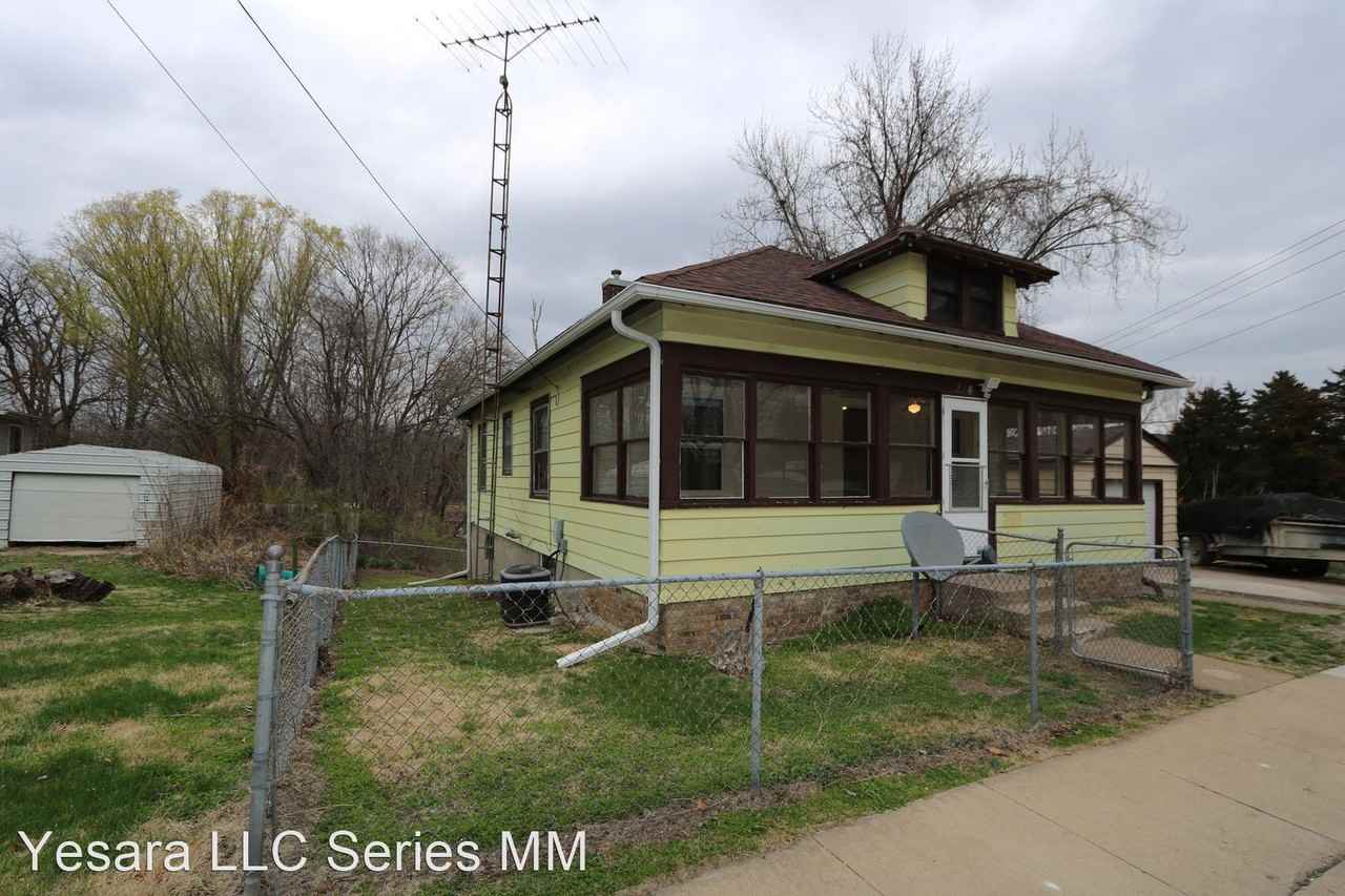 1224 Washington St - Photo 2 of 16