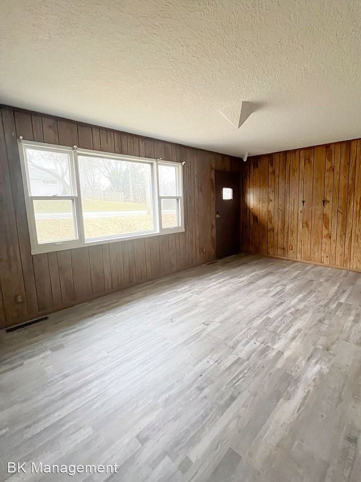 2826 Greenbush St - Photo 3 of 10