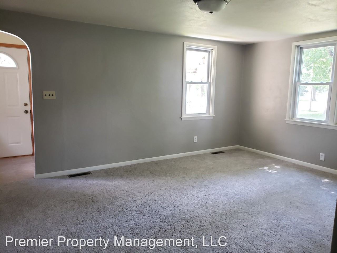 53 31st Ave N - Photo 3 of 11